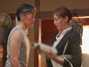 [Không kiểm duyệt] Một y tá chuyên nghiệp tại khoa gây mê của phòng phẫu thuật bệnh viện đã ra biển làm việc bán thời gian. Vào giữa đêm, không có ai xung quanh. Cô cởi bộ đồ phòng dịch và để lộ đôi tai đen của mình.