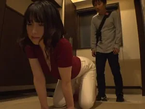 Chia sẻ một vài bộ sưu tập sex với bạn bè, môi lớn của người phụ nữ trẻ đầu tiên giữ chặt dương vật
